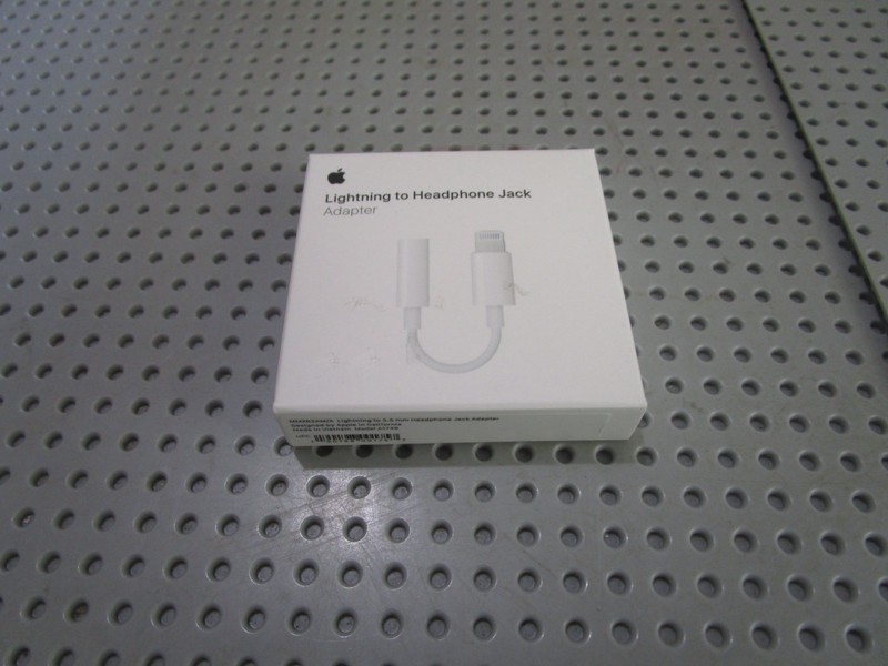 APPLE LIGHTNING TO HEADPHONE JACK ADAPTER--BRAND NEW IN SEALED BOX
