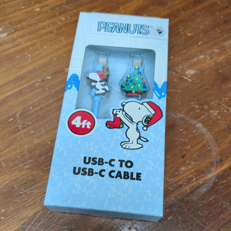 Peanuts USB-C Charging Cable Snoopy Christmas Wreath 4FT Data/Sync Cord Blue