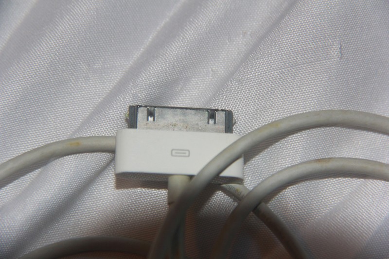 Apple MA591G/C 30-Pin to USB Cable – Charger Sync for iPod iPhone iPad