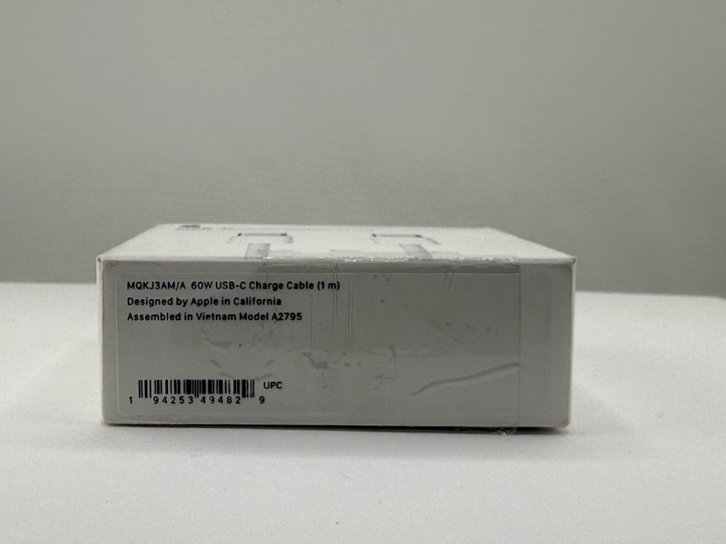 Apple USB-C 60W Charge Cable (1m) - Model A2795, MQKJ3AM/A Open Box New gallery