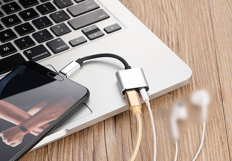 2 In 1 Type-C Audio Charging Adapter With Type C Charging Port 3.5mm Earpho YRCW gallery