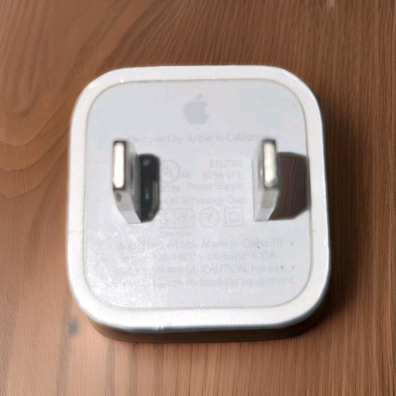 OEM Genuine Original Apple 5W USB Wall Charger Power ADAPTER Cube A1385
