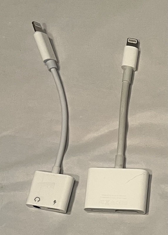 Lot 2 Apple Lighting Charging Cable - 1x 3.5mm Headphone Jack + 1x A1438 AV gallery