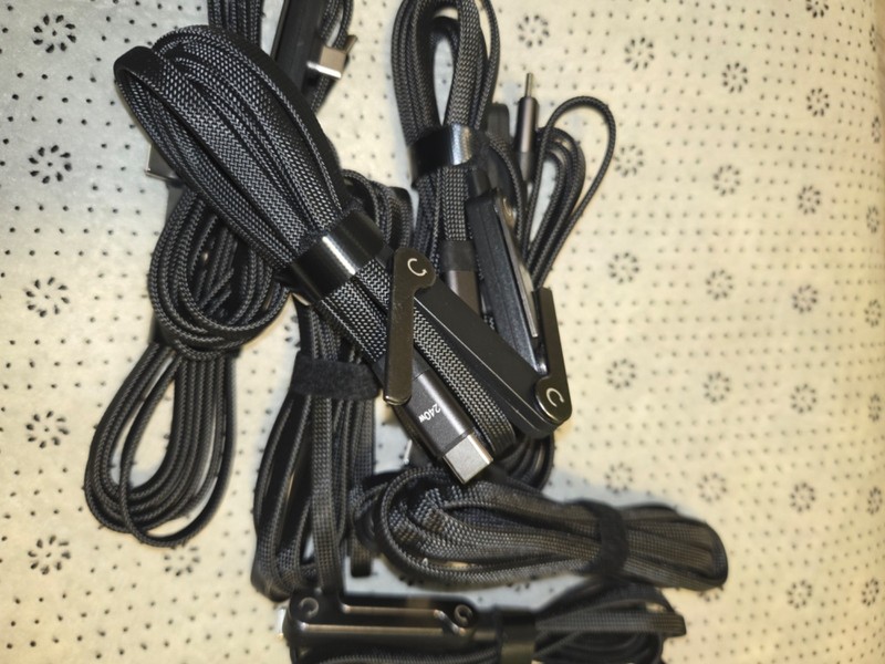 240W Invisible Stand Fast Charging Cable , 240W USB C to USB C Flat cable 90 deg