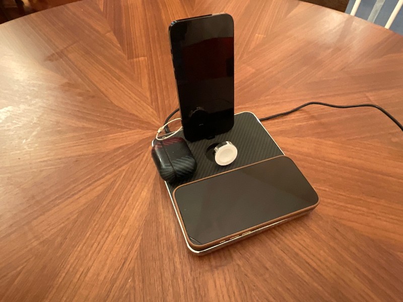 Pitaka Air Quad 4-in-1 Charging Station Aramid Fiber Chrome bottom
