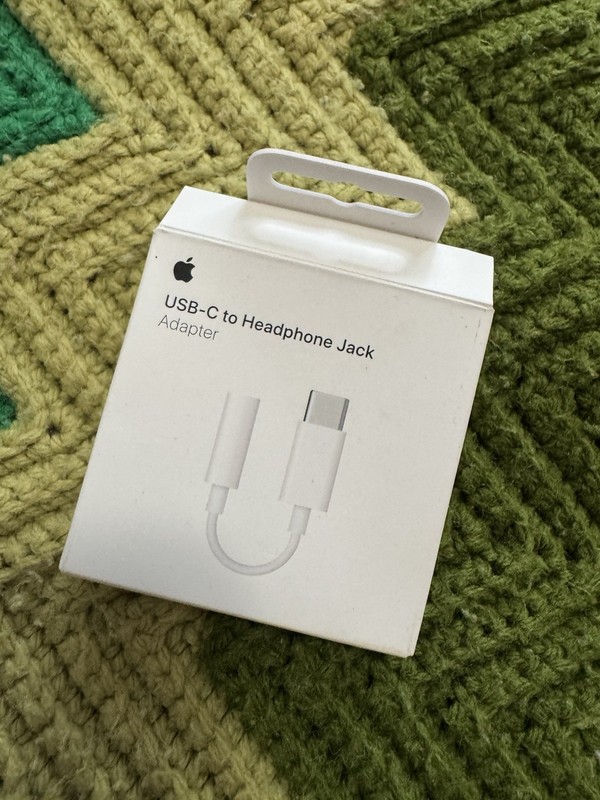 Apple MU7E2AM/A USB-C to 3.5 mm Headphone Jack Adapter