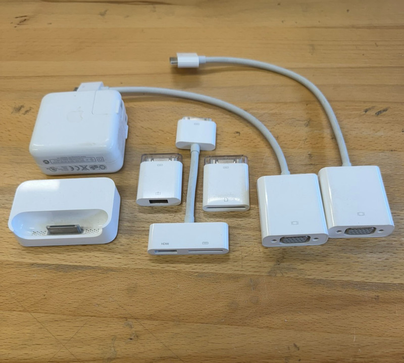 Apple 30-pin Dock Connector Assortment 7 Pieces iPad iPod iPhone HDMI SDCard VGA
