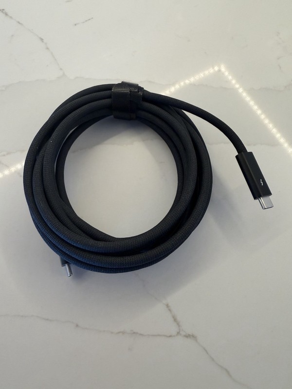 Apple Thunderbolt 4 Pro 3m Cable USB-C MacBook iPad iMac iPhone Original