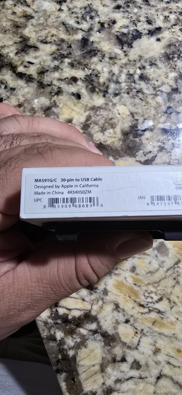Apple MA591G/C 30-pin to USB Cable gallery