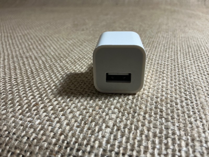 Apple USB CHARGING BASE in white, for cell phones * charging bases only gallery