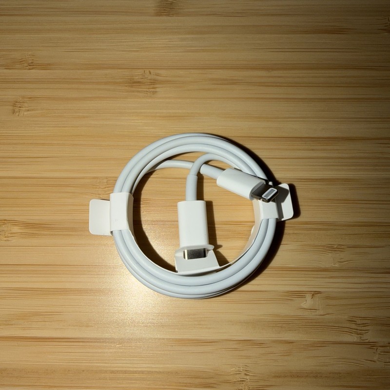 NEW Genuine Apple‎ USB-C to Lightning Cable