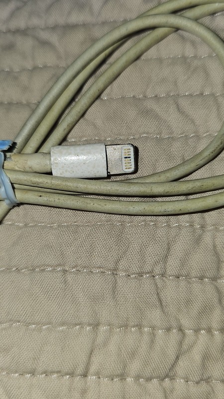 Genuine Apple Lightning to USB Charger Cable (1m) iPhone & iPad MXLY2AM/A A1480 gallery