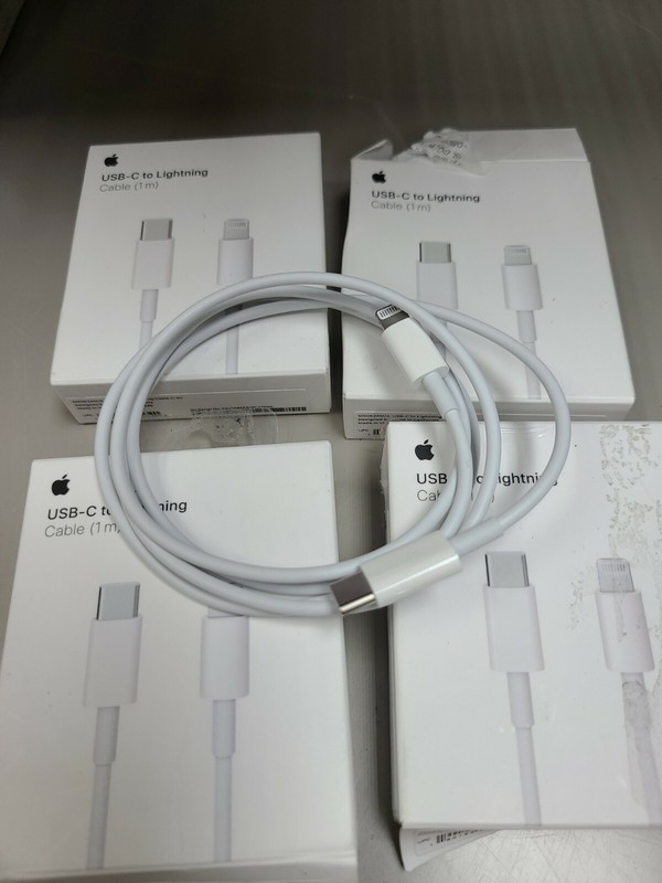 4 units GENUINE Apple USB-C-to-Lightning Charging Cable 1M White