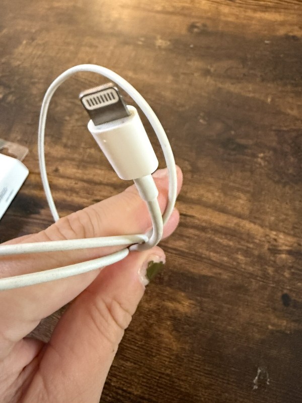 Apple USB-C to Lightning Cable 1m for iPhone - 1 meter authentic Apple cable gallery