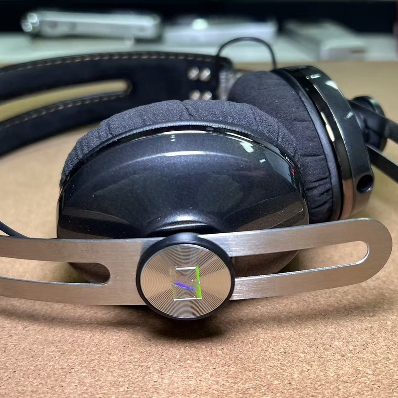 Sennheiser MOMENTUM on-Ear 1st Gen Black Wired on-ear Headphones For iPhone/iPad gallery