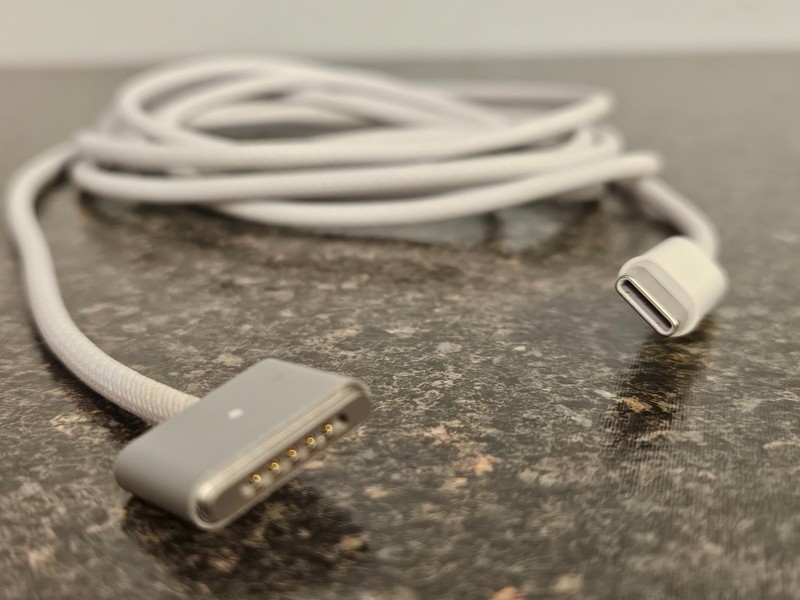 Gently Used: Apple USB-C to MagSafe 3 Cable (2 m) – Silver