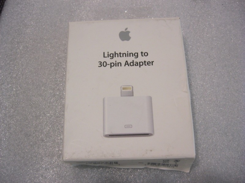 Apple Lightning to 30-pin Adapter - White MD823AM/A - A1468 - FREE SHIPPING