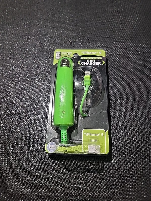 IPHONE 5 Car Charger Glow In The Dark Green Free Shipping!