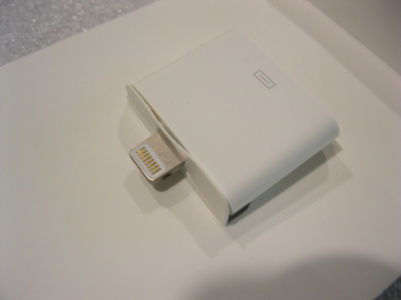 Apple Lightning to 30-pin Adapter - White MD823AM/A - A1468 - FREE SHIPPING gallery