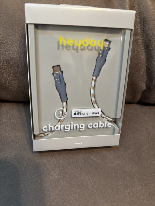 📀 Heyday 6 ft Charging Cable for Apple iPhone & iPad NEW IN BOX NEVER USED