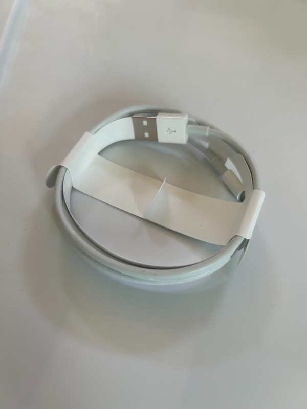 Apple MD818AMA 1M Lightning to USB Cable – White