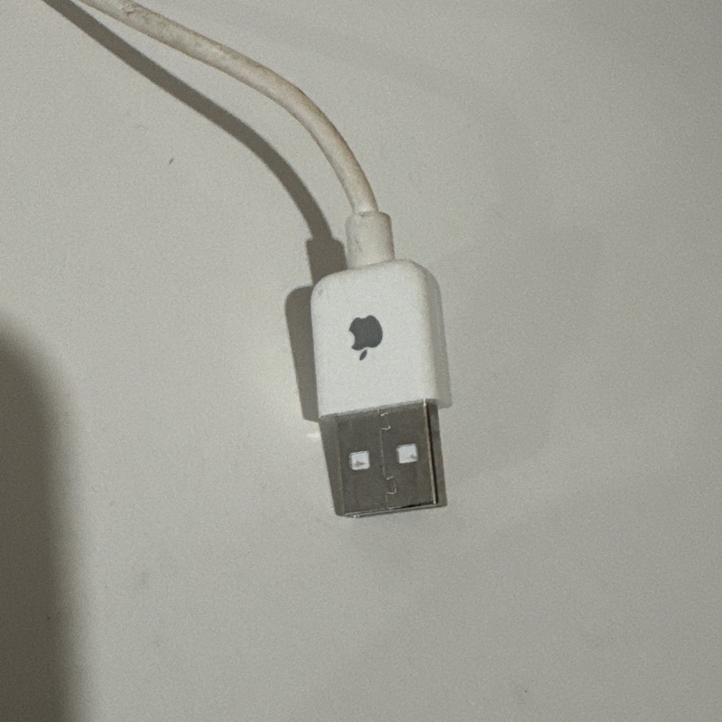 Apple MA591G/C 30-pin to USB Cable gallery