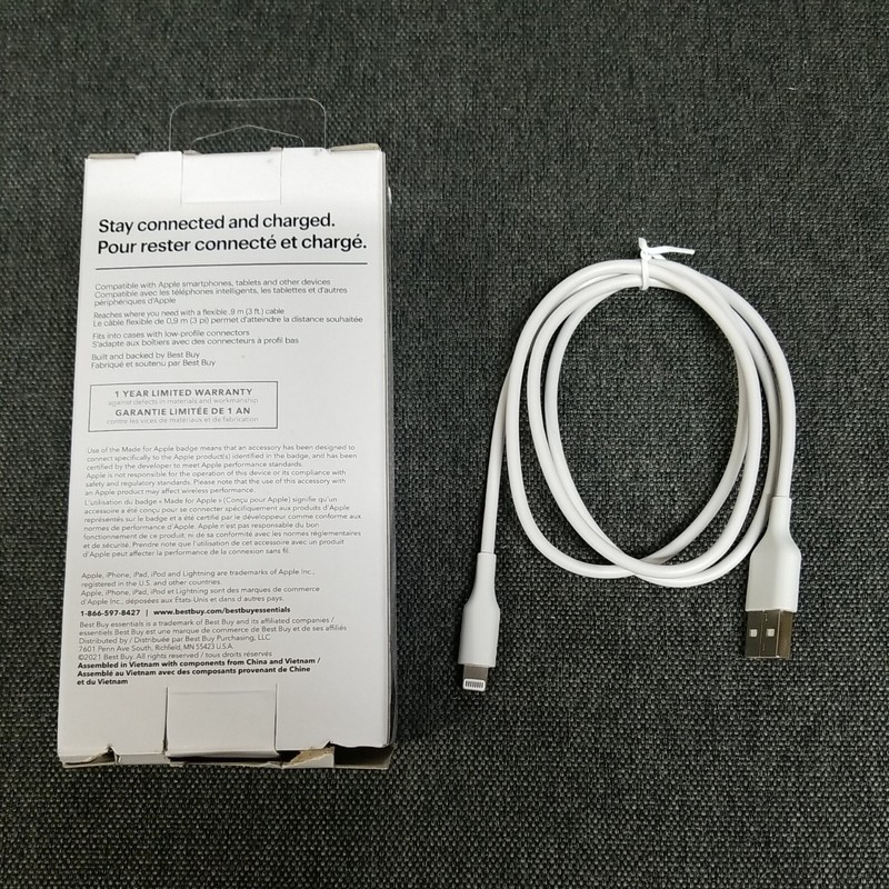 Best Buy Essentials 1m (3 ft.) Lightning to USB Cable MFi Certified gallery