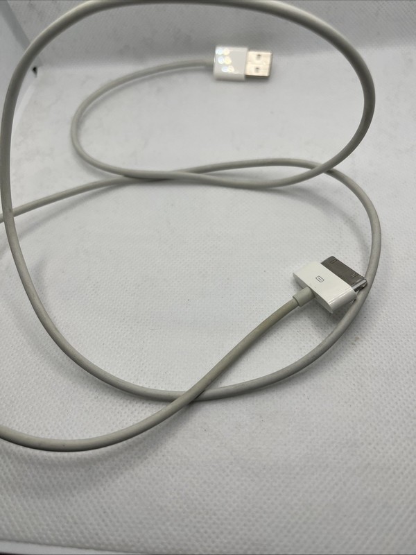 Apple MA591G/C 30-pin to USB Cable