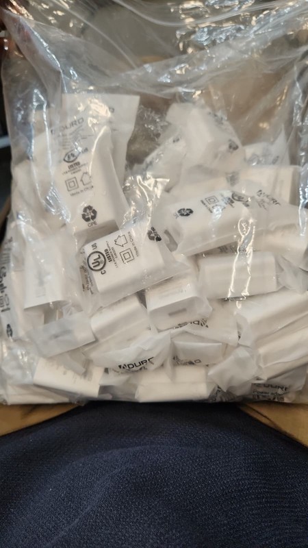 50 pcs New Aduro USB-A wall adapters 5v/2.4A gallery