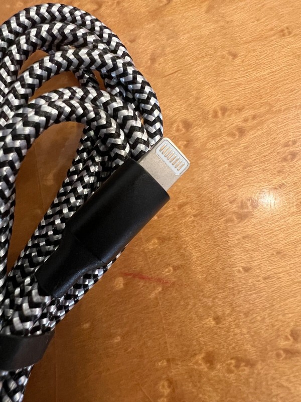 12 iPhone fast, heavy duty Charging Cables 6Ft Below wholesale! BEST PRICE! gallery