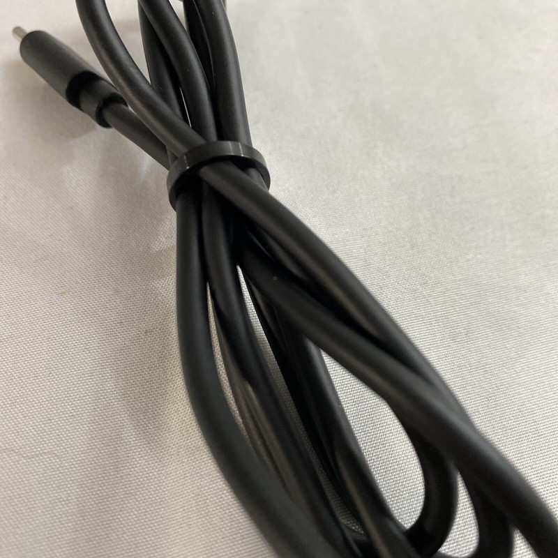 Unbranded USB-C to USB-C Cable Used Black 3-Feet Rounded gallery