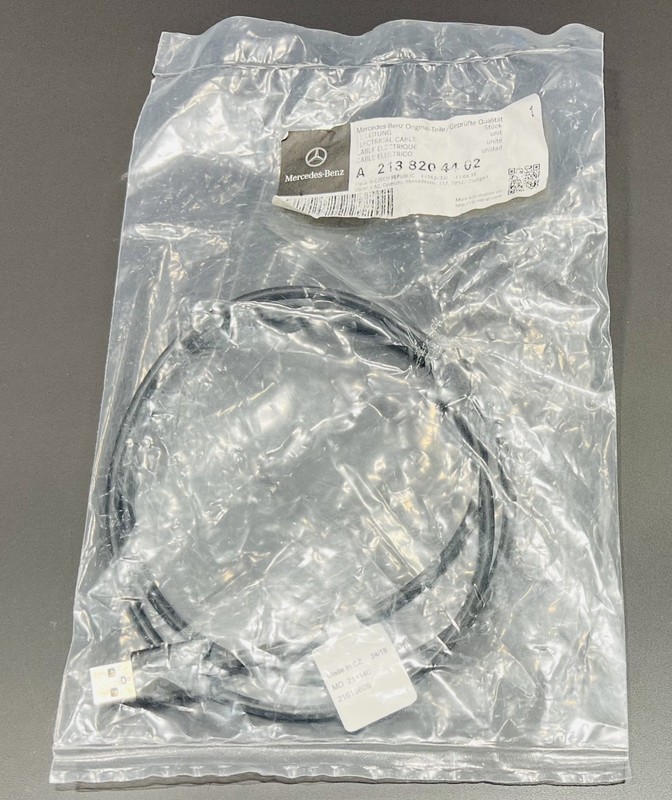 Mercedes-Benz Samsung Android 1M Charging USB Cable Adapter OEM