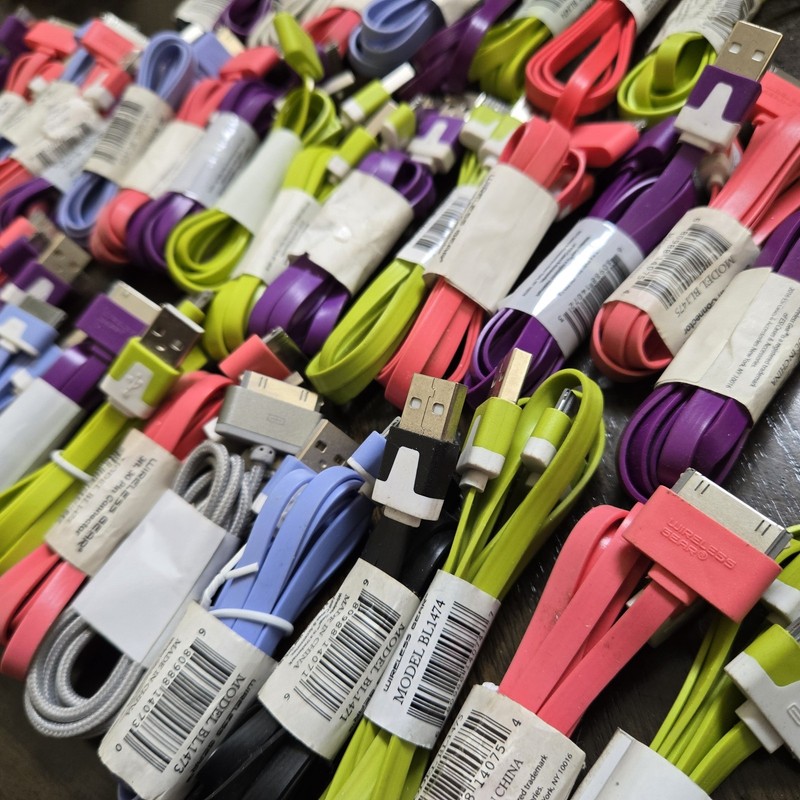 LOT OF 40 USB 30 Pin Data Cable Charger iPhone 4 4G 4S iPod Nano iPad 1/2/3 gallery