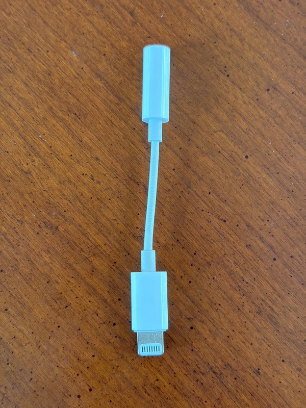 Apple Lightning to Headphone 3.5mm Jack Adapter – White (Used)