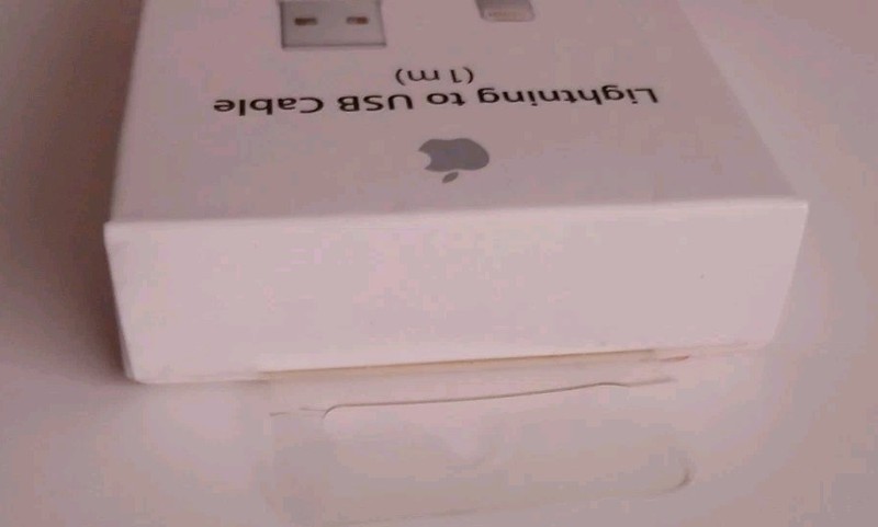 Apple 1M Lightning To USB Cable A1480 gallery