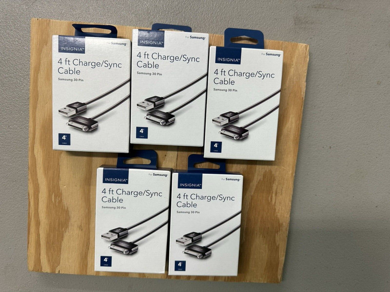 Insignia 4 FT Charge/Sync Cable. Samsung 30 pin LOT x 5
