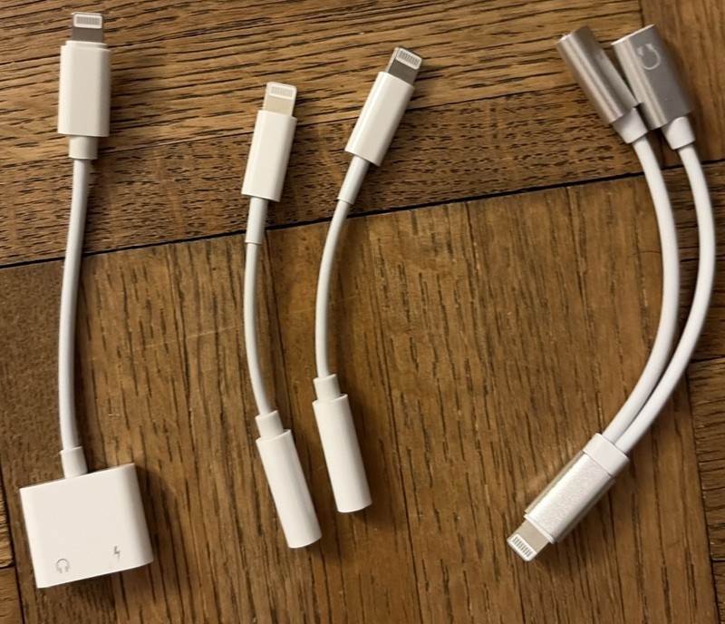 (4) iPhone Apple Adaptors. Headphone, Charging, 2 in 1,