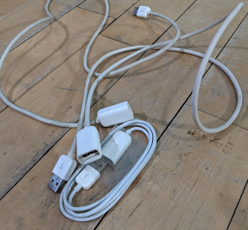 Huge lot of Vintage Apple Accesories and items - Keyboard, Software, Vhs, Bag ++ gallery