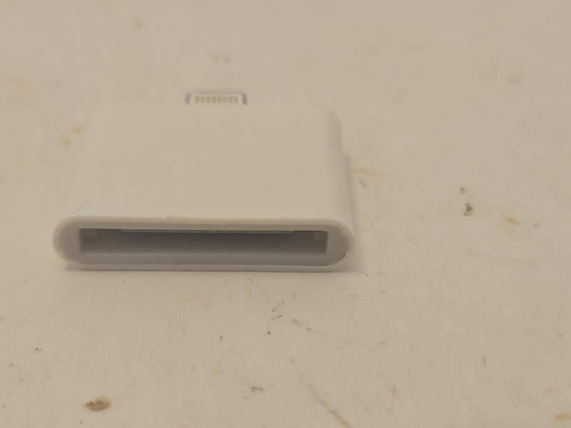 Apple Lightning to 30-Pin Adapter A1468 – Genuine OEM Connector gallery