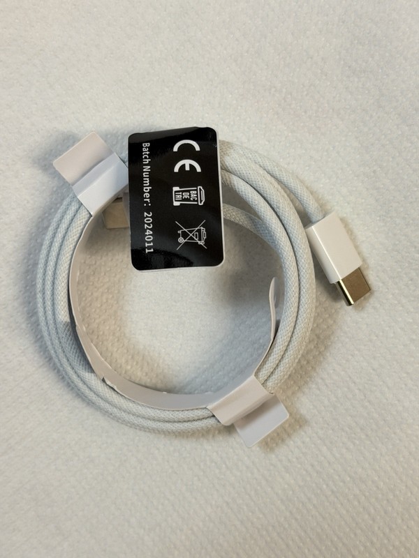 Apple MK0X2ZM/A 1m USB-C to Lightning Cable - White gallery