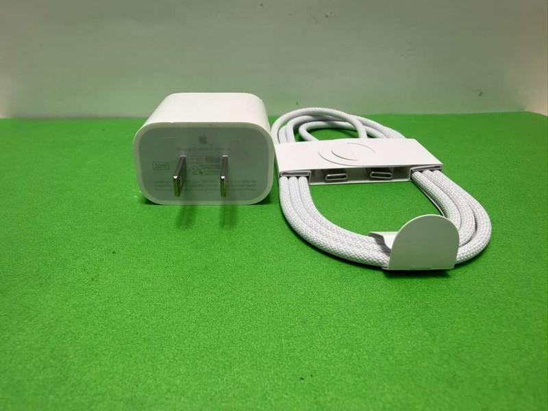 Genuine Apple 20W USB-C Adapter & 1M Braided,plastic Cable 15,16,17 OEM (COMBO) gallery