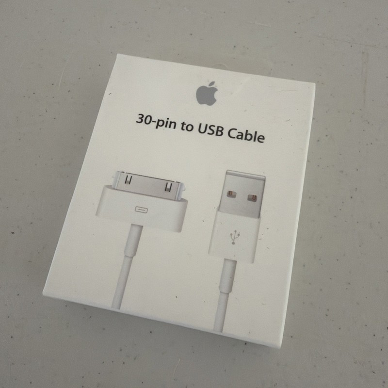 Genuine OEM Sealed Apple 30 Pin To USB Cable MA591G/C