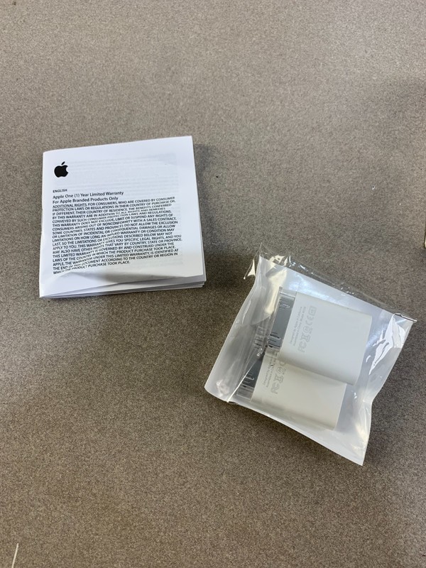 Apple iPad/iPod Camera Connection Kit – MC531ZM/A -USB & SD Card Reader