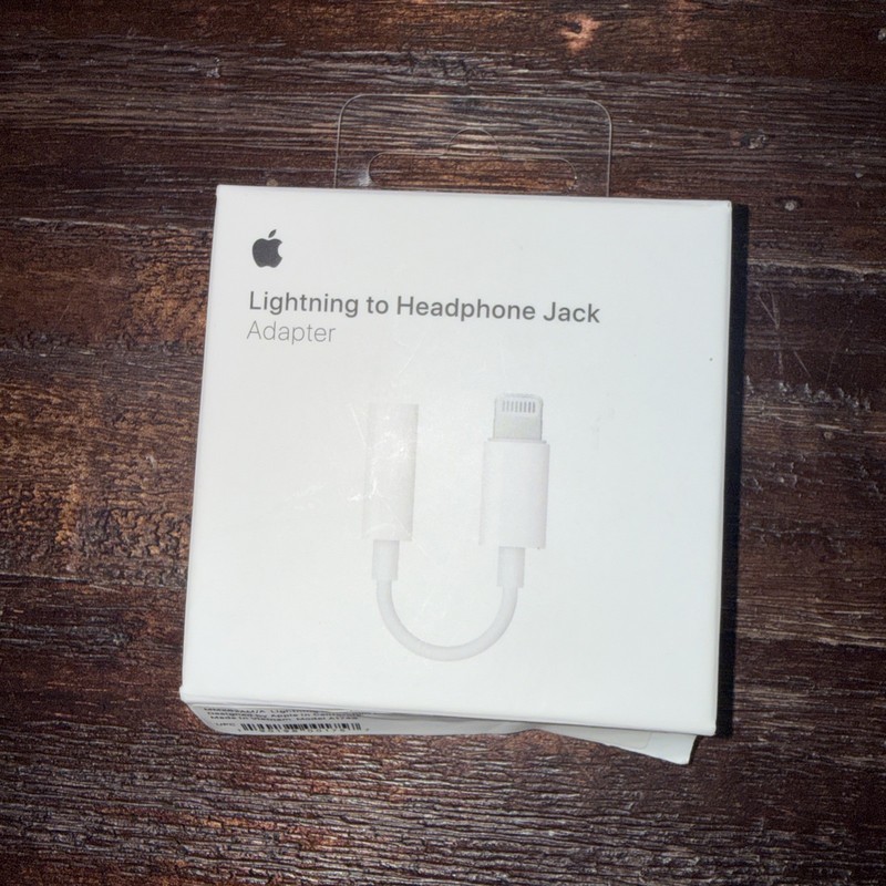 Apple MMX62AM/A 3.5mm Audio Adapter