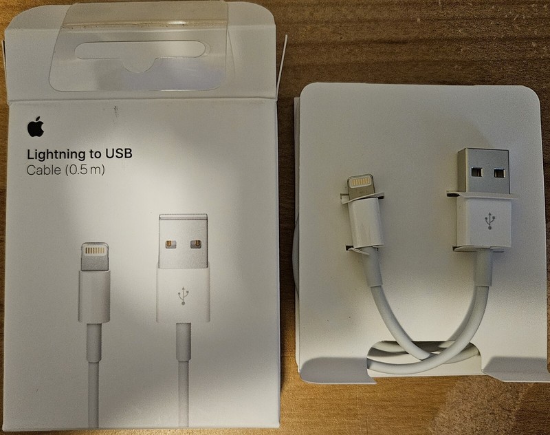 Apple ME291AM/A Lightning to USB Cable in White (0.5 m) A1511 4R35060ZE OPEN BOX