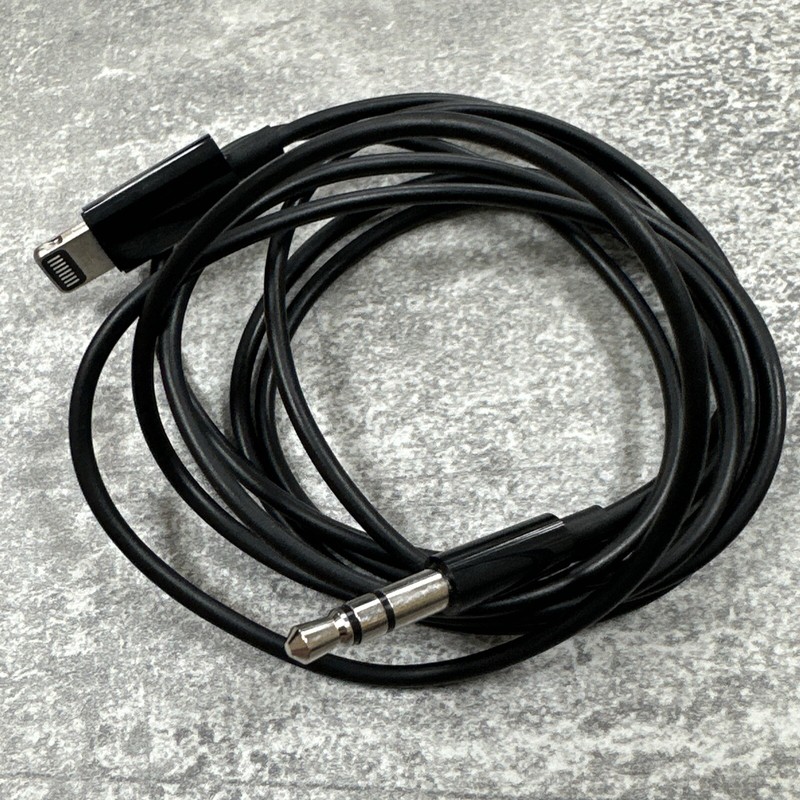 GENUINE APPLE LIGHTNING TO 3.5MM AUDIO JACK CABLE ADAPTER - BLACK A1879 gallery