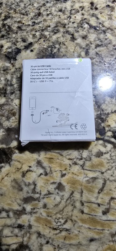 Apple MA591G/C 30-pin to USB Cable gallery