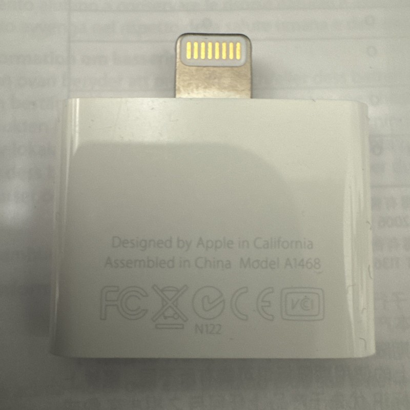 Apple Lightning to 30-pin Adapter (Model MD823ZM/A) gallery