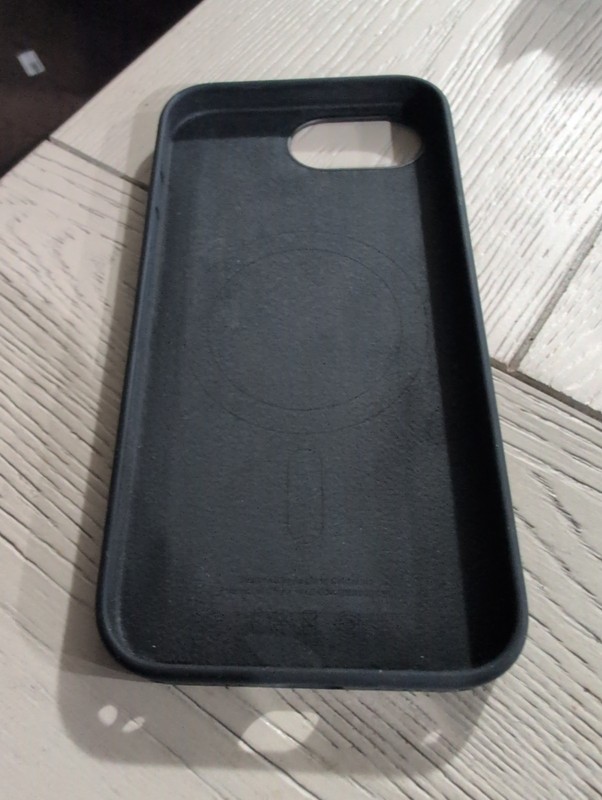Apple - iPhone 17e Silicone Case with MagSafe - Black Genuine Original gallery