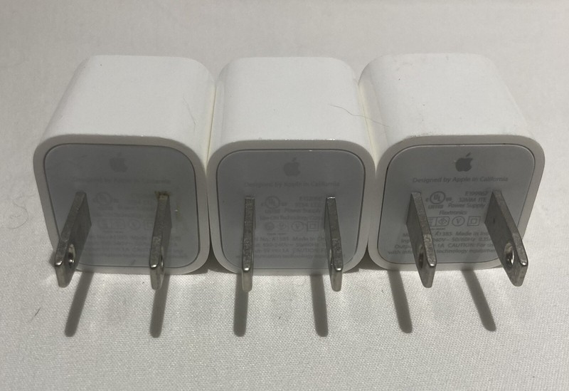 Apple A1385/A1265 5W USB Power Adapter Cubes – Lot of 3
